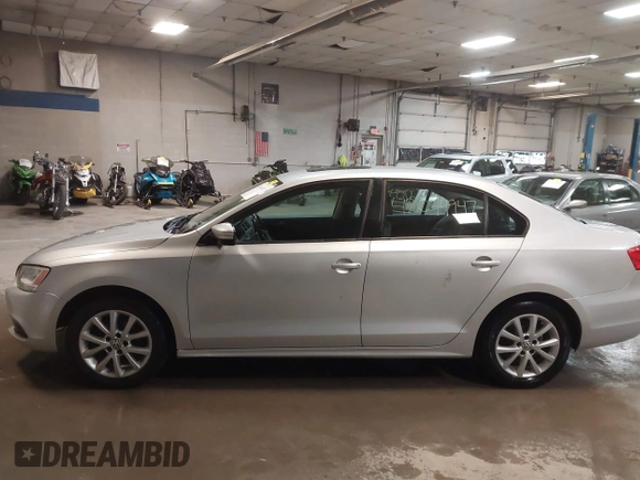 2012 Volkswagen Jetta SE с VIN 3VWDX7AJ9CM018864, выставлен на аукционе IAAI как лот 42044947 с пробегом 142 549 миль миль и . История ставок и продаж доступна на DreamBid. Изображение 14.