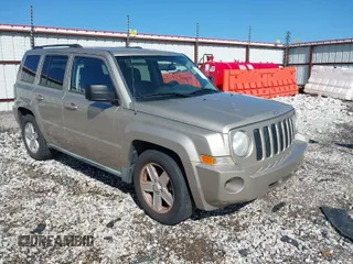 2010 Jeep Patriot Sport with VIN 1J4NT2GB6AD573537, listed as a IAAI auction lot 41965253 with 196,114 mi miles. Bid and sale history available at carsss.com. Image 1.