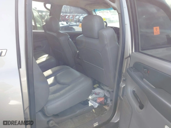 2003 Chevrolet Suburban Z71 with VIN 3GNFK16Z83G176544, listed as a IAAI auction lot 41775516 with 181,076 mi miles. Bid and sale history available at carsss.com. Image 8.