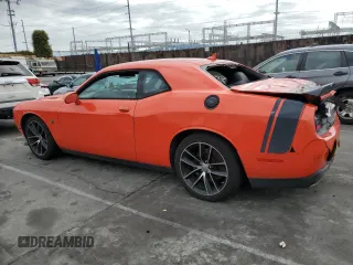 2016 Dodge Challenger R/T Scat Pack z VIN 2C3CDZFJXGH351790, wystawiony jako Copart lot #50971925 z przebiegiem 69 129 mil mil oraz Szkody całkowita. Historia ofert i sprzedaży dostępna na DreamBid. Obrazek 2.