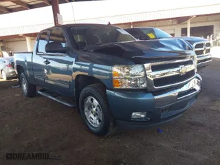 2011 Chevrolet Silverado 1500 LT with VIN 1GCRCSE06BZ150373, listed as a IAAI auction lot 41760988 with 118,941 mi miles. Bid and sale history available at carsss.com. Image 1.