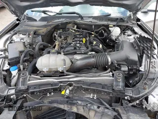 2021 Ford Mustang EcoBoost z VIN 1FA6P8TH1M5121107, wystawiony jako IAAI lot #42204097 z przebiegiem 51 542 mil mil oraz . Historia ofert i sprzedaży dostępna na DreamBid. Obrazek 10.