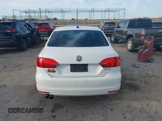 2013 Volkswagen Jetta SE с VIN 3VWDX7AJ9DM447830, выставлен на аукционе IAAI как лот 42310246 с пробегом 160 874 миль миль и . История ставок и продаж доступна на DreamBid. Изображение 16.