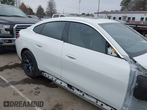 2023 BMW i4 eDrive35 z VIN WBY43AW04PFP70309, wystawiony jako IAAI lot #41745911 z przebiegiem 15 453 mil mil oraz . Historia ofert i sprzedaży dostępna na DreamBid. Obrazek 14.