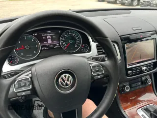 2013 Volkswagen Touareg Exec z VIN WVGEP9BP8DD005795, wystawiony jako Copart lot #58057105 z przebiegiem 202 563 mil mil oraz Czysty tytuł • Clean title. Historia ofert i sprzedaży dostępna na DreamBid. Obrazek 8.