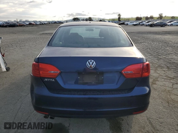 2013 Volkswagen Jetta S z VIN 3VW2K7AJ0DM223917, wystawiony jako Copart lot #45992575 z przebiegiem 147 349 mil mil oraz Czysty tytuł • Clean title. Historia ofert i sprzedaży dostępna na DreamBid. Obrazek 6.