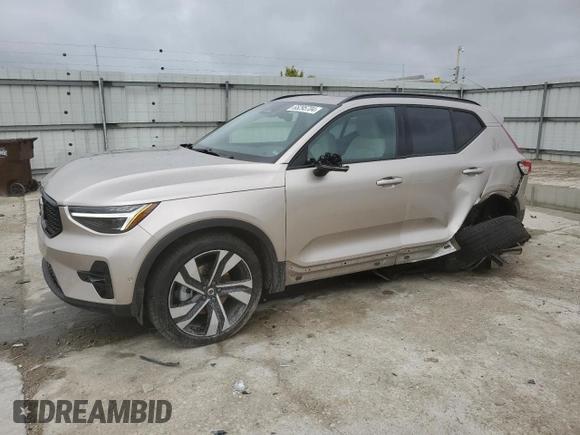 2024 Volvo XC40 Ultimate Dark Theme z VIN YV4L12UM1R2281761, wystawiony jako Copart lot #65295704 z przebiegiem 6 113 mil mil oraz Szkoda całkowita • Salvage title. Historia ofert i sprzedaży dostępna na DreamBid. Obrazek 1.
