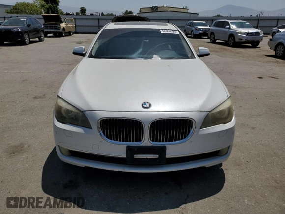 2011 BMW 7 Series 740Li z VIN WBAKB4C57BC574160, wystawiony jako Copart lot #62334395 z przebiegiem 138 771 mil mil oraz Czysty tytuł • Clean title. Historia ofert i sprzedaży dostępna na DreamBid. Obrazek 5.