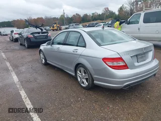 2010 Mercedes-Benz C 300 Sport z VIN WDDGF5EB6AR111658, wystawiony jako IAAI lot #41044200 z przebiegiem 140 599 mil mil oraz . Historia ofert i sprzedaży dostępna na DreamBid. Obrazek 3.