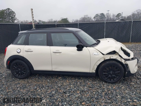 2016 MINI Cooper Hardtop 4 Door S with VIN WMWXU3C52G2D30121, listed as a IAAI auction lot 41521841 with 82,334 mi miles. Bid and sale history available at carsss.com. Image 14.