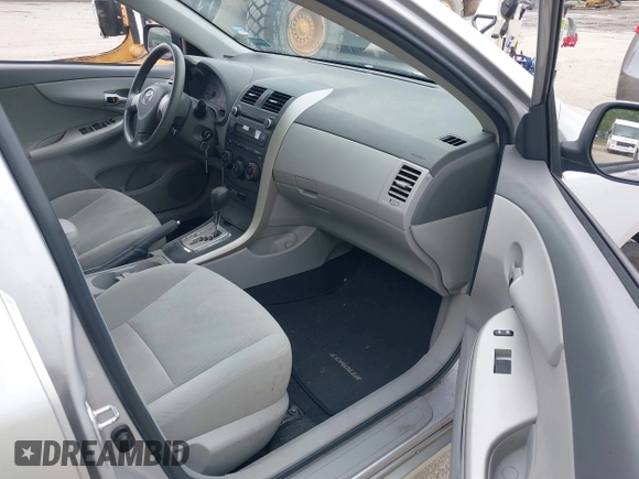 2010 Toyota Corolla z VIN 1NXBU4EE6AZ377110, wystawiony jako IAAI lot #42548701 z przebiegiem 178 167 mil mil oraz . Historia ofert i sprzedaży dostępna na DreamBid. Obrazek 5.