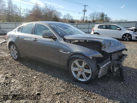 2019 Jaguar XE 25t Premium with VIN SAJAJ4FX1KCP49504, listed as a Copart auction lot 86698644 with 0 mi miles and Salvage Title. Bid and sale history available at carsss.com. Image 4.