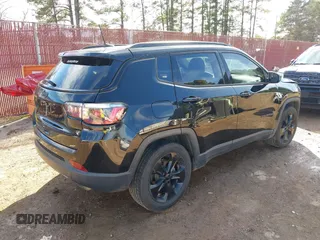 2019 Jeep Compass Altitude z VIN 3C4NJCBB1KT612989, wystawiony jako IAAI lot #41330536 z przebiegiem 145 404 mil mil oraz . Historia ofert i sprzedaży dostępna na DreamBid. Obrazek 4.