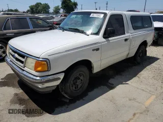 1996 Ford Ranger XL z VIN 1FTCR10A1TTA28572, wystawiony jako Copart lot #66772665 z przebiegiem 211 069 mil mil oraz Czysty tytuł • Clean title. Historia ofert i sprzedaży dostępna na DreamBid. Obrazek 1.