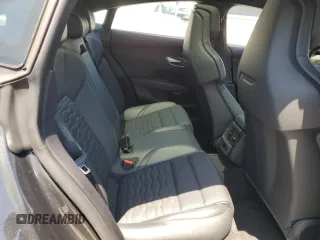 2022 Audi e-tron GT Prestige z VIN WAUDJBFW9N7004503, wystawiony jako Copart lot #57742104 z przebiegiem 27 457 mil mil oraz Szkody całkowita. Historia ofert i sprzedaży dostępna na DreamBid. Obrazek 10.