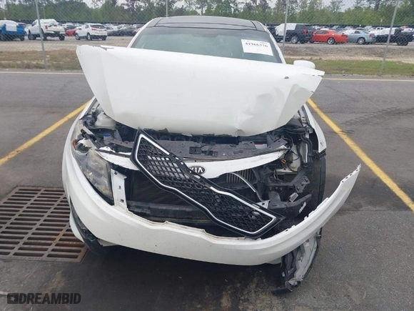 2013 Kia Optima SX w/Limited Pkg with VIN 5XXGR4A65DG103305, listed as a IAAI auction lot 41966376 with 158,966 mi miles. Bid and sale history available at carsss.com. Image 6.