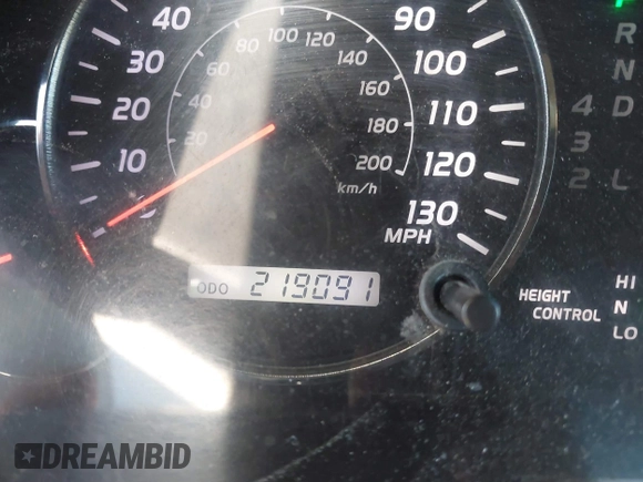 2005 Lexus GX 470 z VIN JTJBT20X650076884, wystawiony jako IAAI lot #41776915 z przebiegiem 219 091 mil mil oraz . Historia ofert i sprzedaży dostępna na DreamBid. Obrazek 16.