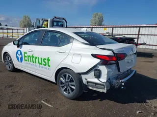 2024 Nissan Versa SV z VIN 3N1CN8EV9RL848415, wystawiony jako IAAI lot #42069381 z przebiegiem 36 904 mil mil oraz . Historia ofert i sprzedaży dostępna na DreamBid. Obrazek 3.