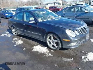 2009 Mercedes-Benz E-Class Luxury 3.5L with VIN WDBUF87X29B424118, listed as a IAAI auction lot 41522835 with 1 mi miles. Bid and sale history available at carsss.com. Image 1.