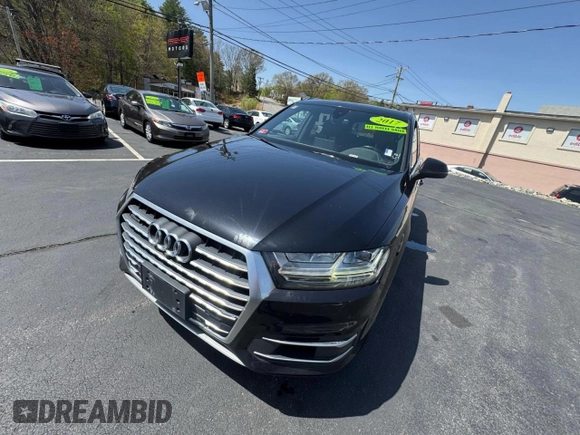 2017 Audi Q7 Premium Plus z VIN WA1LAAF75HD025575, wystawiony jako Copart lot #55443465 z przebiegiem 162 389 mil mil oraz Czysty tytuł • Clean title. Historia ofert i sprzedaży dostępna na DreamBid. Obrazek 1.