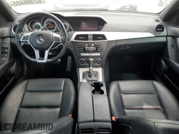 2013 Mercedes-Benz C 300 Sport z VIN WDDGF8AB1DR286864, wystawiony jako Copart lot #62366405 z przebiegiem 107 546 mil mil oraz Szkoda całkowita • Salvage title. Historia ofert i sprzedaży dostępna na DreamBid. Obrazek 8.