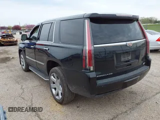 2018 Cadillac Escalade Premium Luxury z VIN 1GYS4CKJ2JR139591, wystawiony jako IAAI lot #42062606 z przebiegiem 117 558 mil mil oraz . Historia ofert i sprzedaży dostępna na DreamBid. Obrazek 3.