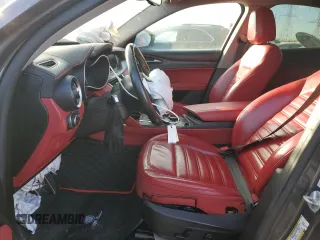 2019 Alfa Romeo Stelvio Ti z VIN ZASPAKBN0K7C56432, wystawiony jako Copart lot #85646664 z przebiegiem Nie podano mil oraz Szkoda całkowita • Salvage title. Historia ofert i sprzedaży dostępna na DreamBid. Obrazek 7.