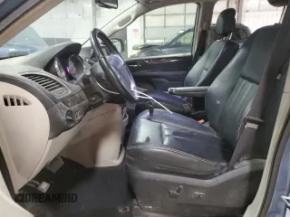 2012 Chrysler Town & Country Touring z VIN 2C4RC1BG2CR187749, wystawiony jako Copart lot #53797655 z przebiegiem 102 363 mil mil oraz Szkoda całkowita • Salvage title. Historia ofert i sprzedaży dostępna na DreamBid. Obrazek 7.