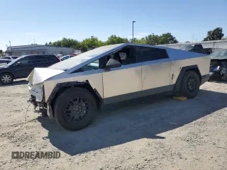 2024 Tesla Cybertruck z VIN 7G2CEHEDXRA010522, wystawiony jako Copart lot #60874185 z przebiegiem Nie podano mil oraz Szkoda całkowita • Salvage title. Historia ofert i sprzedaży dostępna na DreamBid. Obrazek 1.