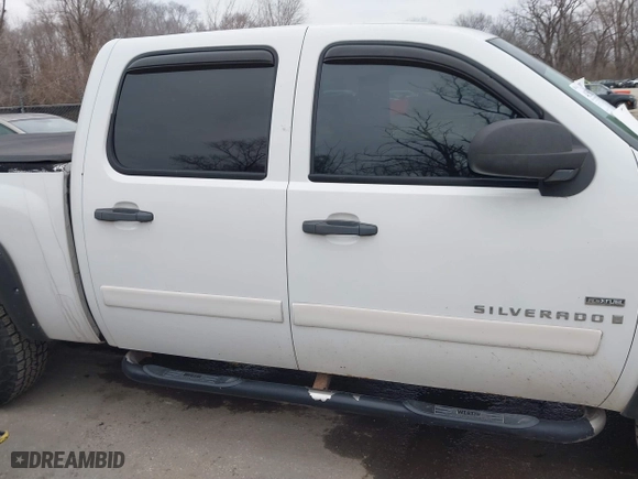 2007 Chevrolet Silverado 1500 LT w/1LT with VIN 3GCEK13397G532557, listed as a IAAI auction lot 41500202 with 216,911 mi miles. Bid and sale history available at carsss.com. Image 13.
