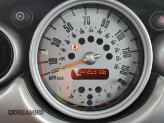 2002 MINI Hardtop with VIN WMWRC33482TC36332, listed as a Copart auction lot 42811115 with 203,708 mi miles and Salvage Title. Bid and sale history available at DreamBid. Image 9.