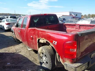 2007 Chevrolet Silverado 1500 LT w/1LT with VIN 1GCEK19J57Z531170, listed as a IAAI auction lot 38915638 with 146,834 mi miles. Bid and sale history available at carsss.com. Image 3.
