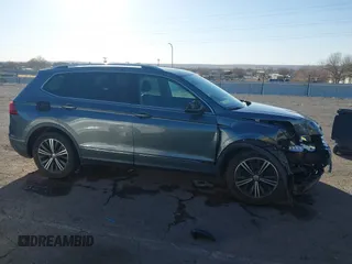 2018 Volkswagen Tiguan SEL z VIN 3VV3B7AXXJM088230, wystawiony jako IAAI lot #41680855 z przebiegiem 130 807 mil mil oraz . Historia ofert i sprzedaży dostępna na DreamBid. Obrazek 13.