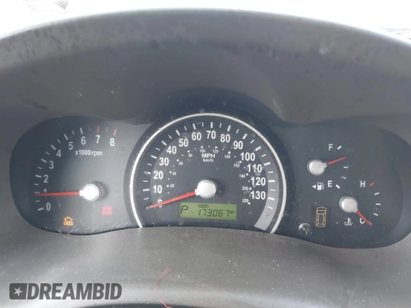 2008 Kia Sedona LX with VIN KNDMB233486240593, listed as a IAAI auction lot 41639585 with 173,067 mi miles. Bid and sale history available at carsss.com. Image 7.