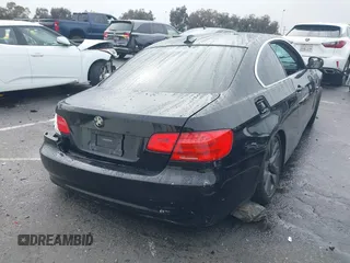 2011 BMW 3 Series 328i z VIN WBAKE5C50BE754680, wystawiony jako IAAI lot #41513376 z przebiegiem 120 624 mil mil oraz . Historia ofert i sprzedaży dostępna na DreamBid. Obrazek 4.