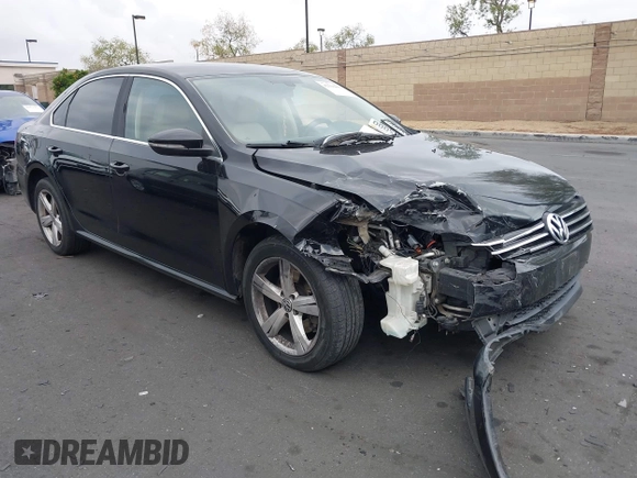 2012 Volkswagen Passat SE с VIN 1VWBP7A37CC095307, выставлен на аукционе IAAI как лот 42123857 с пробегом 140 041 миль миль и . История ставок и продаж доступна на DreamBid. Изображение 1.