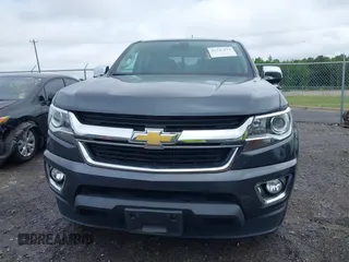 2017 Chevrolet Colorado 2WD LT z VIN 1GCGSCEN1H1227072, wystawiony jako IAAI lot #42247224 z przebiegiem 79 541 mil mil oraz . Historia ofert i sprzedaży dostępna na DreamBid. Obrazek 12.