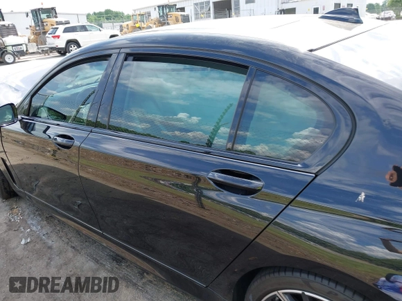2022 BMW 7 Series 750i xDrive с VIN WBA7U2C0XNCH39635, выставлен на аукционе IAAI как лот 42182523 с пробегом Не указан миль и . История ставок и продаж доступна на DreamBid. Изображение 13.