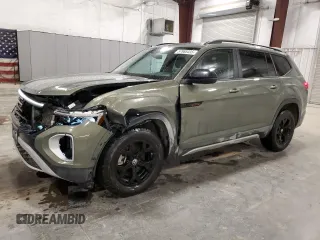 2024 Volkswagen Atlas Peak Edition SE z VIN 1V2CR2CA2RC595138, wystawiony jako Copart lot #57865435 z przebiegiem 24 039 mil mil oraz Szkoda całkowita • Salvage title. Historia ofert i sprzedaży dostępna na DreamBid. Obrazek 1.