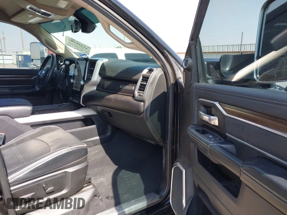 2022 Ram 2500 Laramie z VIN 3C6UR5FL6NG361636, wystawiony jako IAAI lot #42331483 z przebiegiem 58 812 mil mil oraz . Historia ofert i sprzedaży dostępna na DreamBid. Obrazek 5.