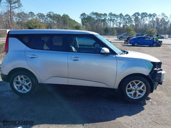 2021 Kia Soul LX with VIN KNDJ23AU5M7766336, listed as a IAAI auction lot 41493303 with 81,964 mi miles. Bid and sale history available at carsss.com. Image 14.