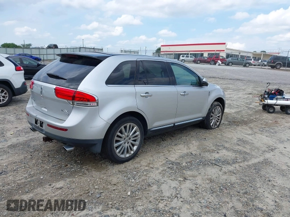 2011 Lincoln MKX z VIN 2LMDJ8JK2BBJ26455, wystawiony jako IAAI lot #42483429 z przebiegiem 196 075 mil mil oraz . Historia ofert i sprzedaży dostępna na DreamBid. Obrazek 4.