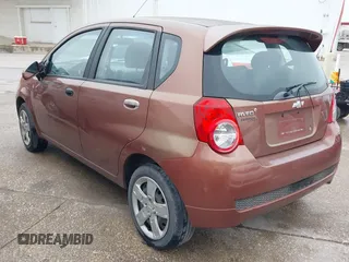 2011 Chevrolet Aveo 2LT z VIN KL1TG6DEXBB255061, wystawiony jako IAAI lot #42316873 z przebiegiem 157 980 mil mil oraz . Historia ofert i sprzedaży dostępna na DreamBid. Obrazek 3.