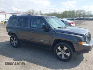 2016 Jeep Patriot High Altitude z VIN 1C4NJRFB2GD654226, wystawiony jako IAAI lot #42168229 z przebiegiem 101 267 mil mil oraz . Historia ofert i sprzedaży dostępna na DreamBid. Obrazek 1.