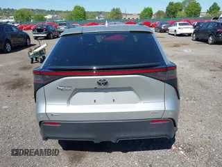2024 Toyota bZ4X XLE z VIN JTMABACA3RA087070, wystawiony jako IAAI lot #42135035 z przebiegiem 17 498 mil mil oraz . Historia ofert i sprzedaży dostępna na DreamBid. Obrazek 16.