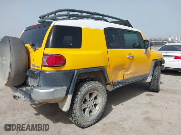 2007 Toyota FJ Cruiser with VIN JTEBU11F670079735, listed as a IAAI auction lot 41722033 with 171,088 mi miles. Bid and sale history available at carsss.com. Image 4.