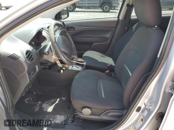 2020 Mitsubishi Mirage ES z VIN ML32F3FJ5LHF11336, wystawiony jako Copart lot #57326845 z przebiegiem 64 411 mil mil oraz Szkoda całkowita • Salvage title. Historia ofert i sprzedaży dostępna na DreamBid. Obrazek 7.