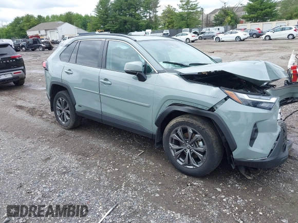 2023 Toyota RAV4 Hybrid XLE Premium z VIN 4T3B6RFV1PU120135, wystawiony jako IAAI lot #42371702 z przebiegiem 27 822 mil mil oraz . Historia ofert i sprzedaży dostępna na DreamBid. Obrazek 1.