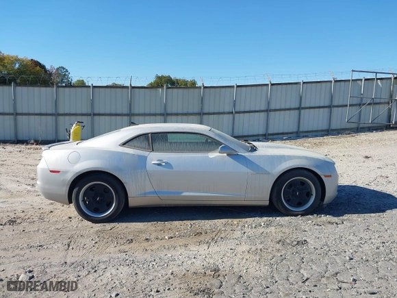 2013 Chevrolet Camaro LS with VIN 2G1FA1E36D9160663, listed as a IAAI auction lot 40649662 with 121,786 mi miles. Bid and sale history available at carsss.com. Image 13.