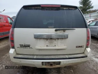2011 GMC Yukon XL SLT with VIN 1GKS1KE06BR217663, listed as a Copart auction lot 43960245 with 215,703 mi miles and Salvage Title. Bid and sale history available at carsss.com. Image 6.